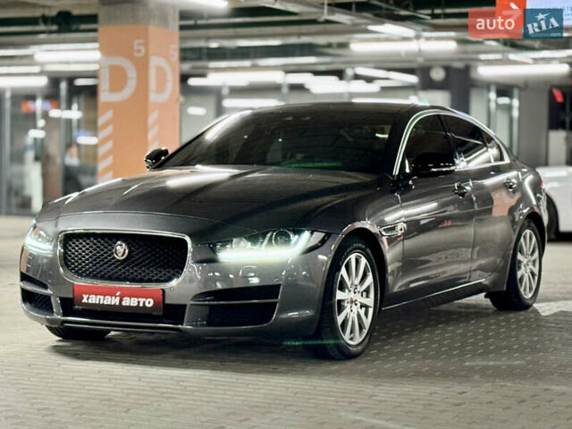 Серый Ягуар XE, объемом двигателя 2 л и пробегом 121 тыс. км за 15200 $, фото 1 на Automoto.ua