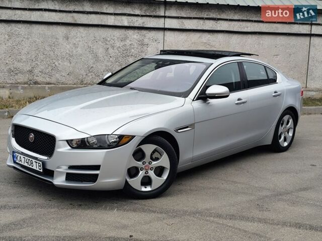 Серый Ягуар XE, объемом двигателя 2 л и пробегом 64 тыс. км за 13500 $, фото 1 на Automoto.ua