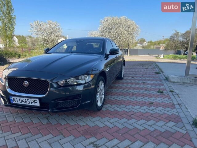 Серый Ягуар XE, объемом двигателя 2 л и пробегом 135 тыс. км за 12900 $, фото 1 на Automoto.ua