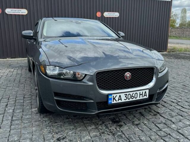 Серый Ягуар XE, объемом двигателя 2 л и пробегом 65 тыс. км за 13700 $, фото 1 на Automoto.ua