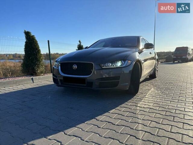 Серый Ягуар XE, объемом двигателя 2 л и пробегом 140 тыс. км за 17000 $, фото 1 на Automoto.ua
