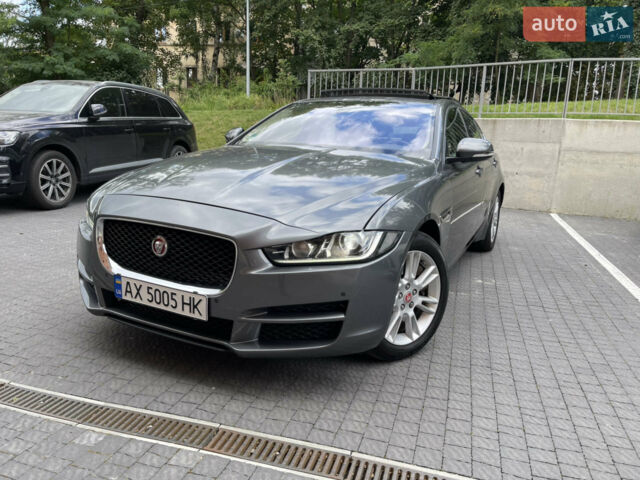 Серый Ягуар XE, объемом двигателя 2 л и пробегом 104 тыс. км за 11500 $, фото 1 на Automoto.ua