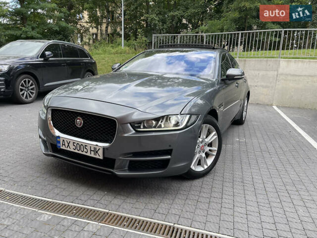 Серый Ягуар XE, объемом двигателя 2 л и пробегом 94 тыс. км за 15000 $, фото 1 на Automoto.ua