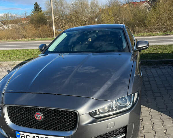 Серый Ягуар XE, объемом двигателя 2 л и пробегом 66 тыс. км за 23000 $, фото 1 на Automoto.ua