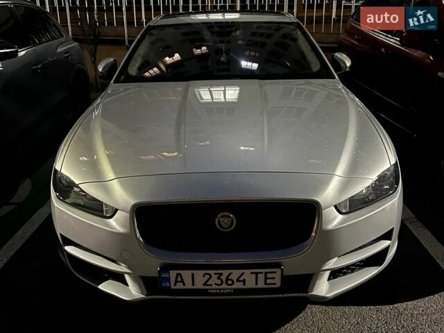 Серый Ягуар XE, объемом двигателя 2 л и пробегом 34 тыс. км за 19000 $, фото 1 на Automoto.ua