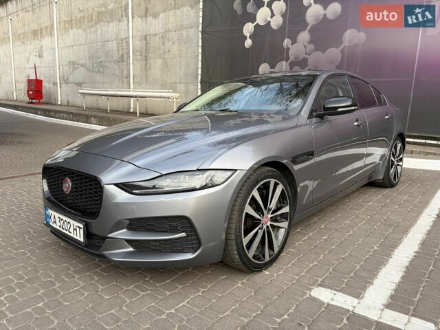 Сірий Ягуар XE, об'ємом двигуна 2 л та пробігом 133 тис. км за 15000 $, фото 1 на Automoto.ua