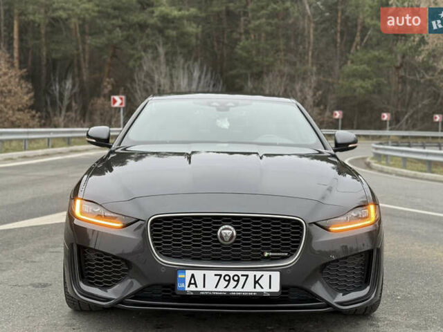 Серый Ягуар XE, объемом двигателя 2 л и пробегом 44 тыс. км за 40000 $, фото 1 на Automoto.ua