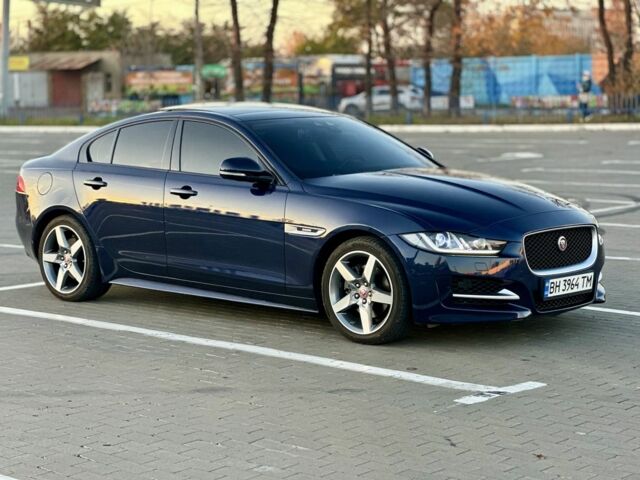Синий Ягуар XE, объемом двигателя 2 л и пробегом 100 тыс. км за 14490 $, фото 1 на Automoto.ua