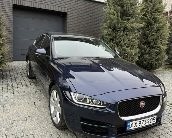 Синий Ягуар XE, объемом двигателя 2 л и пробегом 71 тыс. км за 17900 $, фото 1 на Automoto.ua