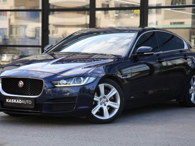 Синий Ягуар XE, объемом двигателя 2 л и пробегом 74 тыс. км за 14496 $, фото 1 на Automoto.ua