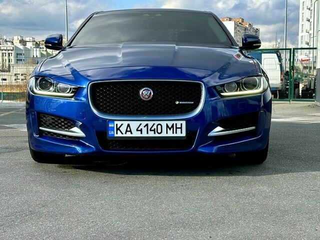 Синій Ягуар XE, об'ємом двигуна 2 л та пробігом 121 тис. км за 17900 $, фото 1 на Automoto.ua