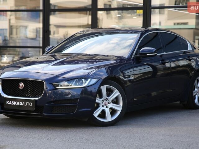 Синий Ягуар XE, объемом двигателя 2 л и пробегом 74 тыс. км за 14500 $, фото 1 на Automoto.ua