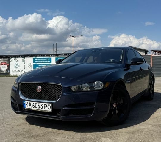 Синій Ягуар XE, об'ємом двигуна 2 л та пробігом 134 тис. км за 13999 $, фото 1 на Automoto.ua