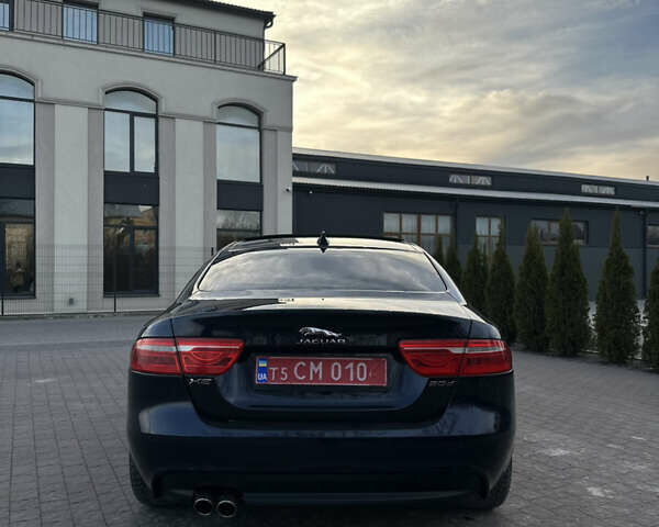 Синий Ягуар XE, объемом двигателя 2 л и пробегом 267 тыс. км за 14700 $, фото 1 на Automoto.ua