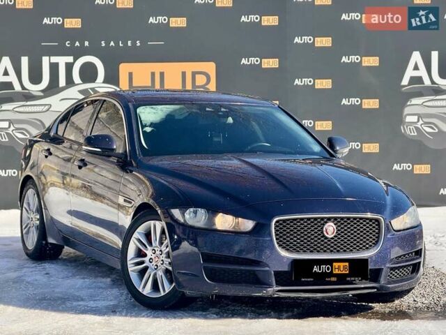 Синий Ягуар XE, объемом двигателя 2 л и пробегом 278 тыс. км за 10900 $, фото 1 на Automoto.ua