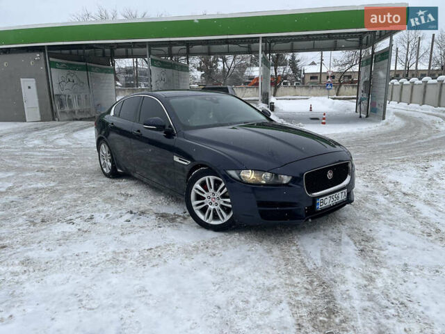 Синий Ягуар XE, объемом двигателя 2 л и пробегом 269 тыс. км за 14000 $, фото 1 на Automoto.ua
