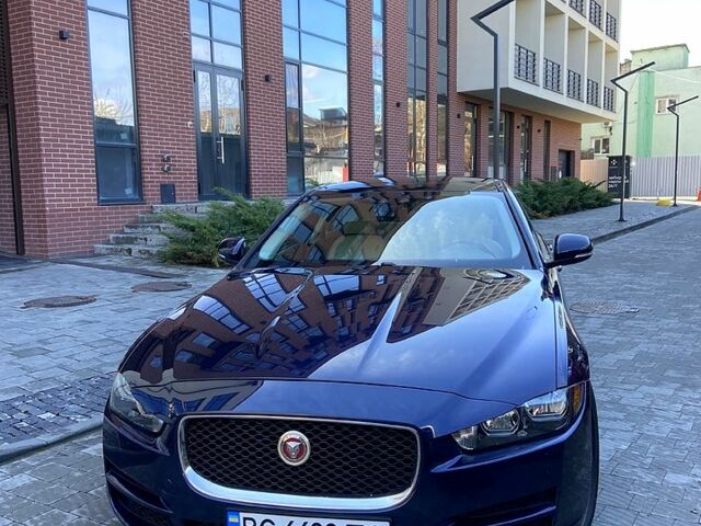 Синий Ягуар XE, объемом двигателя 2 л и пробегом 142 тыс. км за 14300 $, фото 1 на Automoto.ua