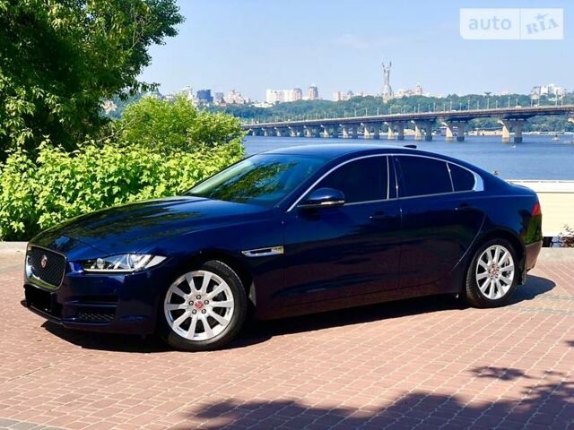 Синий Ягуар XE, объемом двигателя 2 л и пробегом 20 тыс. км за 24900 $, фото 1 на Automoto.ua