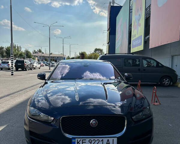 Синій Ягуар XE, об'ємом двигуна 2 л та пробігом 74 тис. км за 14800 $, фото 1 на Automoto.ua