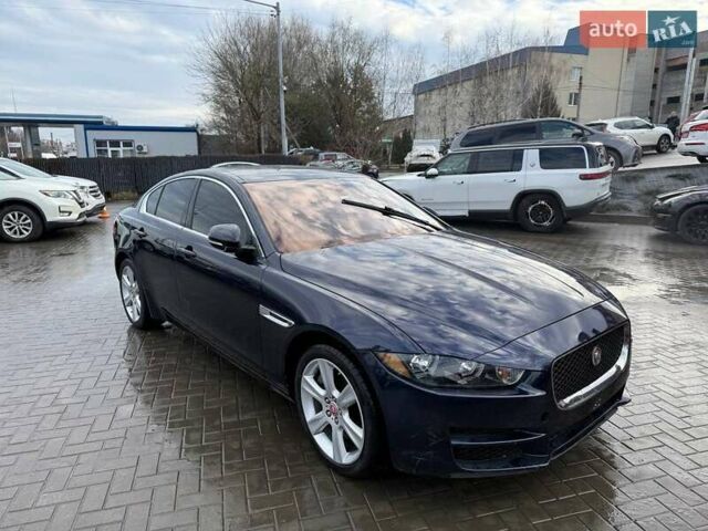 Синий Ягуар XE, объемом двигателя 2 л и пробегом 136 тыс. км за 7500 $, фото 1 на Automoto.ua