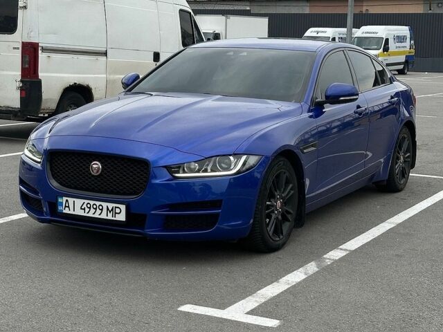 Синий Ягуар XE, объемом двигателя 2 л и пробегом 70 тыс. км за 15000 $, фото 1 на Automoto.ua