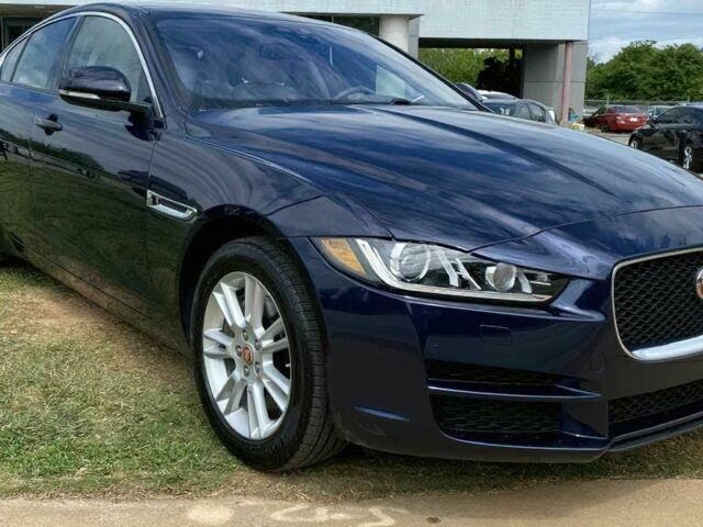 Синий Ягуар XE, объемом двигателя 2 л и пробегом 51 тыс. км за 12100 $, фото 1 на Automoto.ua