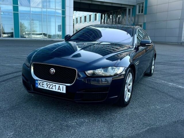 Синій Ягуар XE, об'ємом двигуна 2 л та пробігом 105 тис. км за 12700 $, фото 1 на Automoto.ua