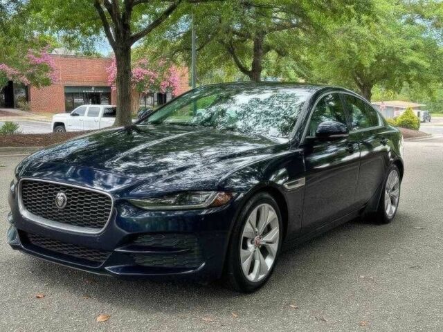 Синій Ягуар XE, об'ємом двигуна 2 л та пробігом 32 тис. км за 5498 $, фото 1 на Automoto.ua