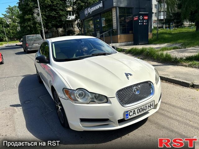 Белый Ягуар ХФ, объемом двигателя 3 л и пробегом 300 тыс. км за 13800 $, фото 1 на Automoto.ua