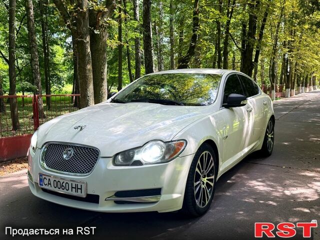 Белый Ягуар ХФ, объемом двигателя 3 л и пробегом 200 тыс. км за 6650 $, фото 1 на Automoto.ua
