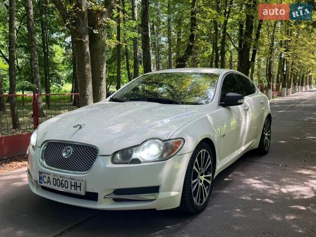 Білий Ягуар ХФ, об'ємом двигуна 2.97 л та пробігом 250 тис. км за 6650 $, фото 1 на Automoto.ua