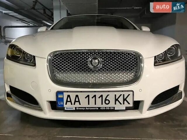 Белый Ягуар ХФ, объемом двигателя 3 л и пробегом 48 тыс. км за 26999 $, фото 1 на Automoto.ua