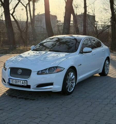 Белый Ягуар ХФ, объемом двигателя 2 л и пробегом 197 тыс. км за 13950 $, фото 1 на Automoto.ua