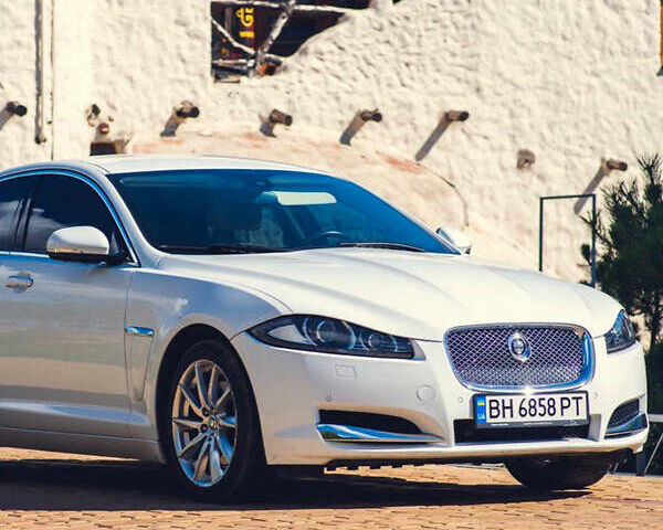 Белый Ягуар ХФ, объемом двигателя 2 л и пробегом 130 тыс. км за 12100 $, фото 1 на Automoto.ua