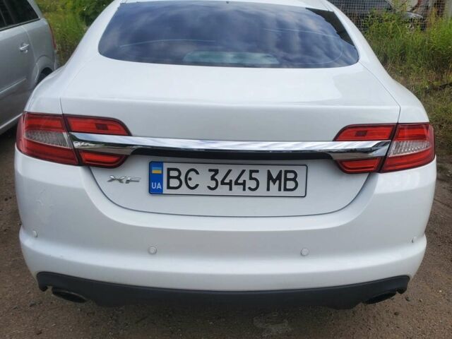 Білий Ягуар ХФ, об'ємом двигуна 2 л та пробігом 300 тис. км за 8900 $, фото 1 на Automoto.ua