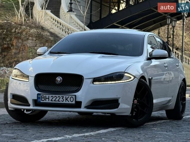 Белый Ягуар ХФ, объемом двигателя 2.18 л и пробегом 380 тыс. км за 10900 $, фото 1 на Automoto.ua