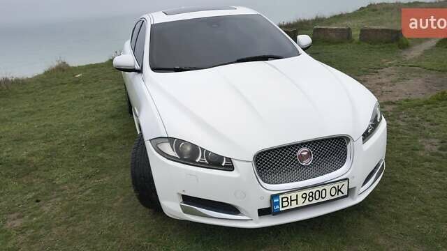 Белый Ягуар ХФ, объемом двигателя 2.18 л и пробегом 205 тыс. км за 14100 $, фото 1 на Automoto.ua