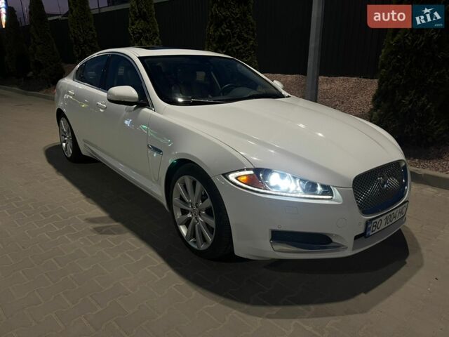 Белый Ягуар ХФ, объемом двигателя 3 л и пробегом 201 тыс. км за 12500 $, фото 1 на Automoto.ua