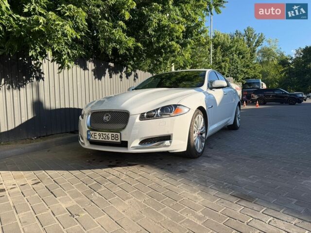 Белый Ягуар ХФ, объемом двигателя 2 л и пробегом 159 тыс. км за 11999 $, фото 1 на Automoto.ua