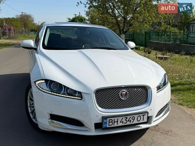 Белый Ягуар ХФ, объемом двигателя 2.2 л и пробегом 197 тыс. км за 15000 $, фото 1 на Automoto.ua