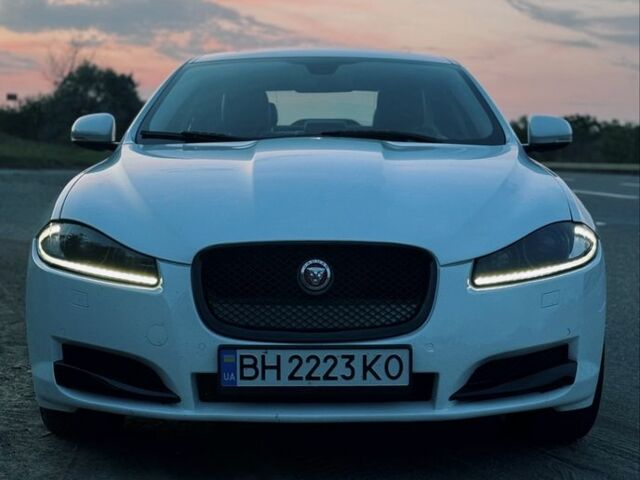 Белый Ягуар ХФ, объемом двигателя 2.2 л и пробегом 185 тыс. км за 13999 $, фото 1 на Automoto.ua
