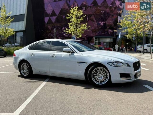 Білий Ягуар ХФ, об'ємом двигуна 2 л та пробігом 218 тис. км за 13990 $, фото 1 на Automoto.ua