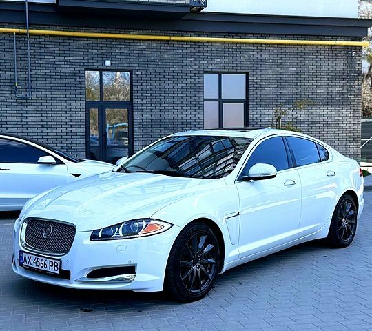 Білий Ягуар ХФ, об'ємом двигуна 2 л та пробігом 198 тис. км за 13500 $, фото 1 на Automoto.ua