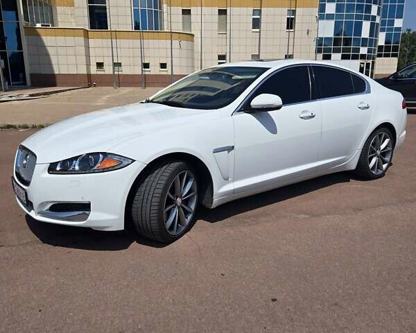 Белый Ягуар ХФ, объемом двигателя 3 л и пробегом 143 тыс. км за 13800 $, фото 1 на Automoto.ua