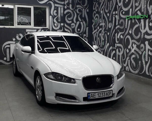 Белый Ягуар ХФ, объемом двигателя 2.2 л и пробегом 262 тыс. км за 15990 $, фото 1 на Automoto.ua