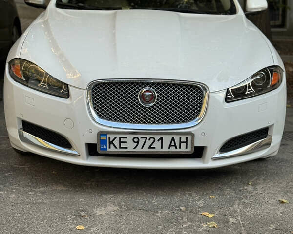 Белый Ягуар ХФ, объемом двигателя 2 л и пробегом 195 тыс. км за 16000 $, фото 1 на Automoto.ua