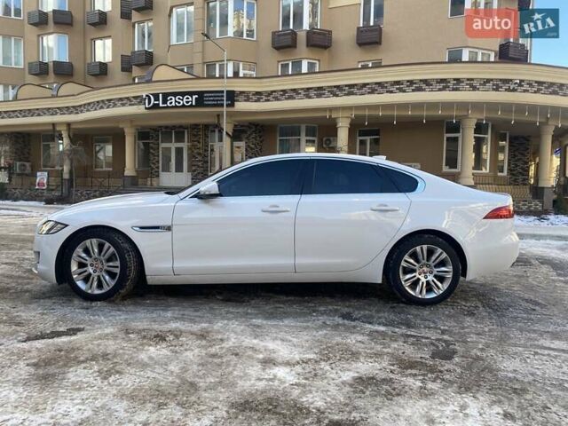 Белый Ягуар ХФ, объемом двигателя 2 л и пробегом 130 тыс. км за 20000 $, фото 1 на Automoto.ua