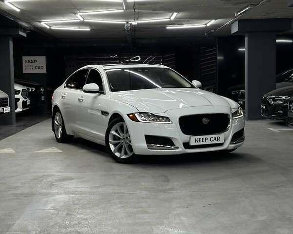 Білий Ягуар ХФ, об'ємом двигуна 2 л та пробігом 60 тис. км за 18900 $, фото 1 на Automoto.ua