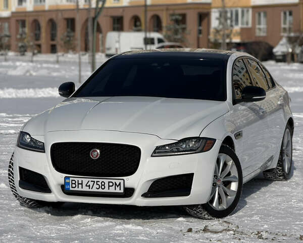 Белый Ягуар ХФ, объемом двигателя 2 л и пробегом 96 тыс. км за 15000 $, фото 1 на Automoto.ua