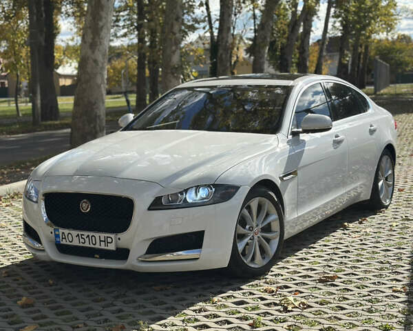 Белый Ягуар ХФ, объемом двигателя 2 л и пробегом 155 тыс. км за 17700 $, фото 1 на Automoto.ua